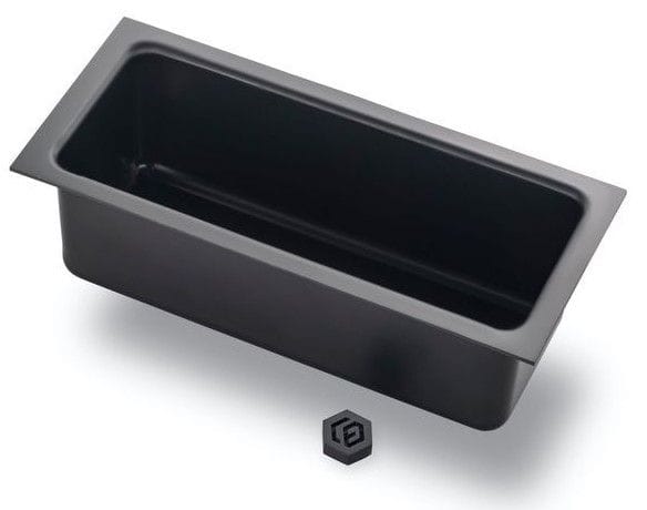 Schwarzer Kunststoffbehälter